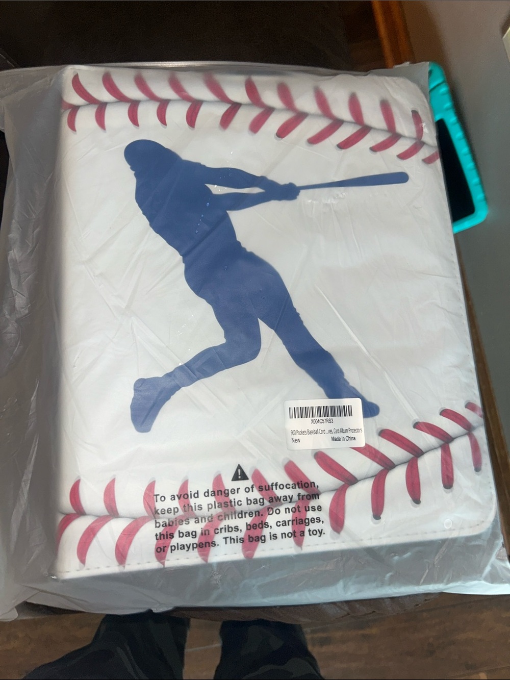 New in package sports cards binder. Holds 900